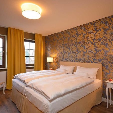 Hotel Am Kirchplatz Sachsenheim Extérieur photo